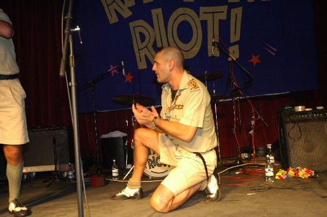 min 2005 11 27 riot 646